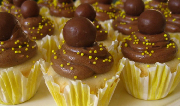 Banana cupcake with chocolate