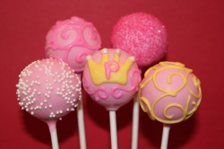 Birthday cake pops with crown