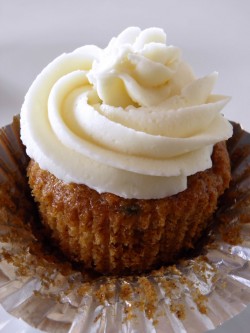 Carrot cupcake with frosting