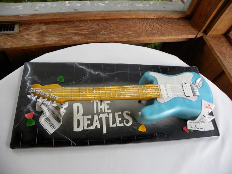 Groom cake – guitar