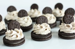 Mini Oreo cakes