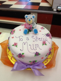 Pretty Mothers day cake