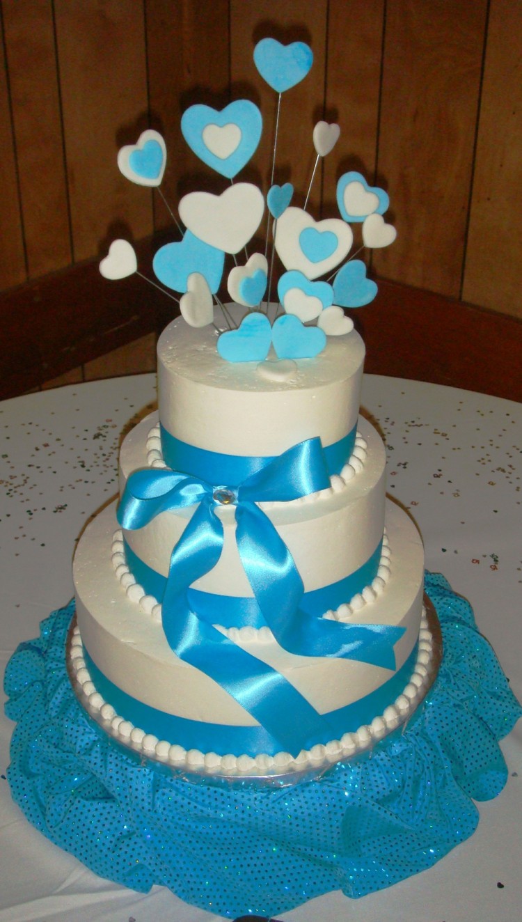 Quinceanera cake with hearts