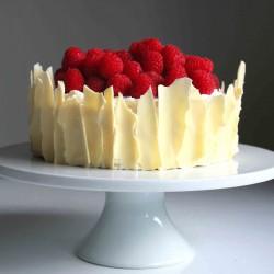 White chocolate and raspberry cake