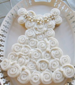 Cute cupcake’s cake for bridal shower