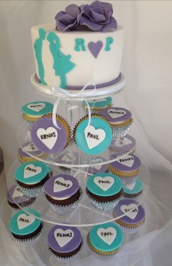 Engagement cake with cupcakes