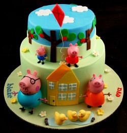 Fondant Peppa pig cake