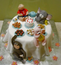 Fondant cake with animals