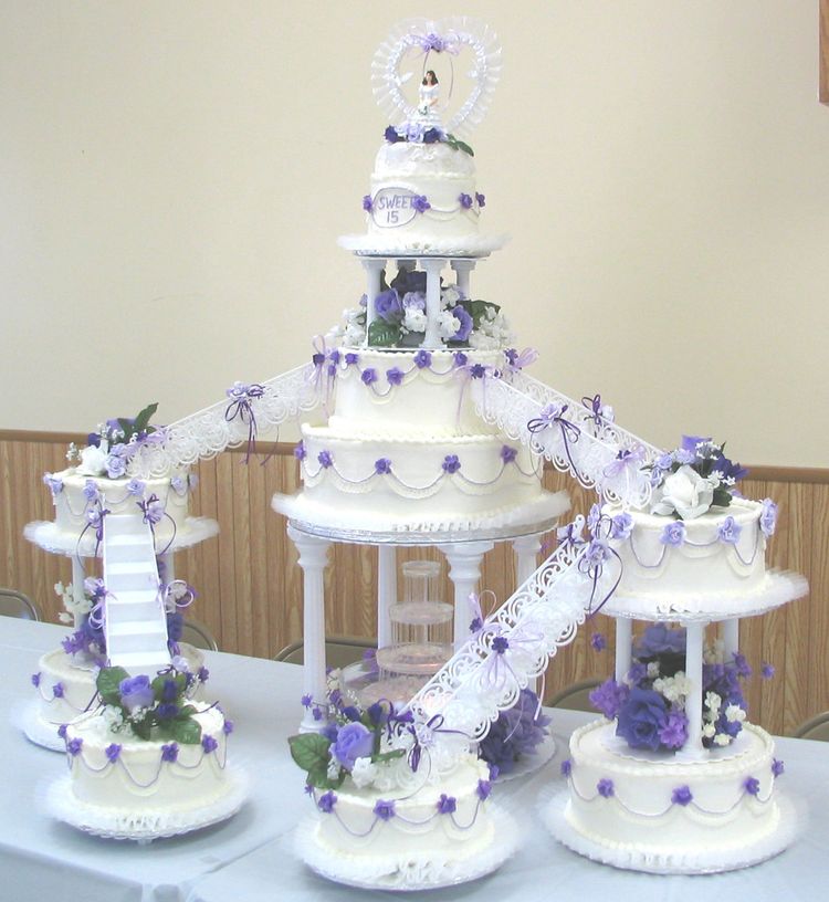 Quinceanara cake with violet roses.