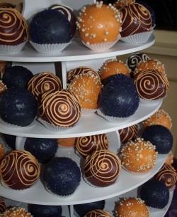 Wedding cake pops with caramel