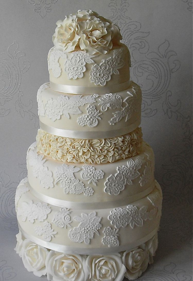 Wedding cake with stencils decorations