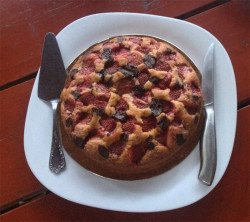 Cake with chocolate and strawberries (2015 June)