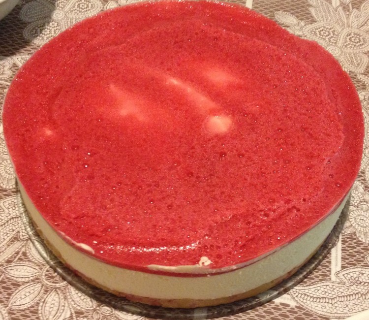 Summer dessert – Cheese cake with raspberries
(2015 August)