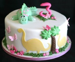 Cake with green dragon