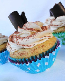 Tiramisu cupcake with chocolate