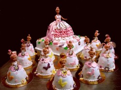 Cake – Barbie dolls