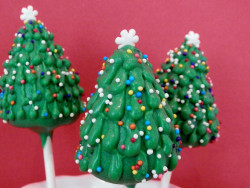 Beautiful Christmas tree cake pops