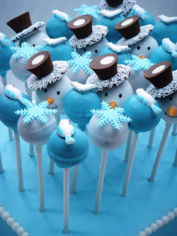 Blue Christmas cake pops