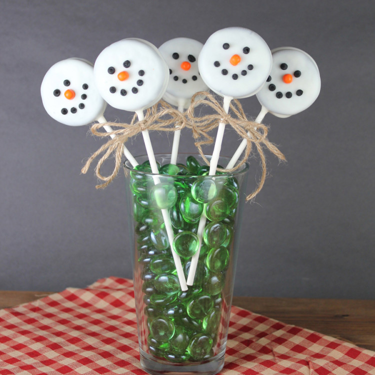 Sweet Christmas cake pops