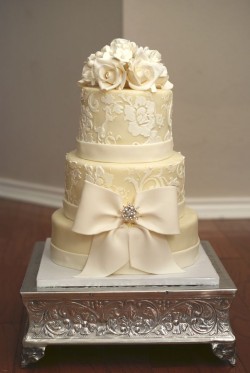 Winter white Wedding cake