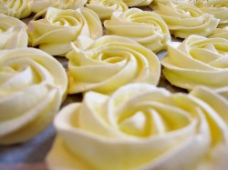 Meringue roses