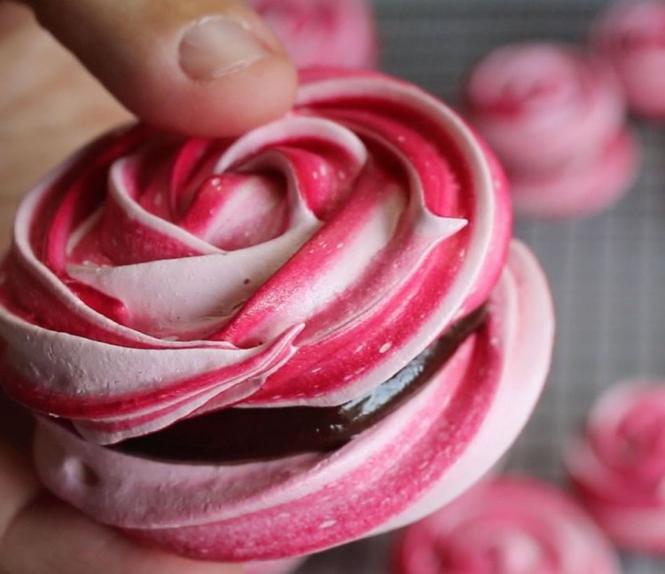 Pink meringue cookies