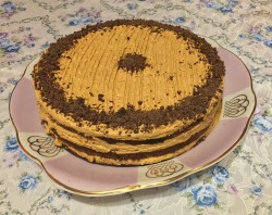 Chocolate cake with caramel frosting
(2015 December)