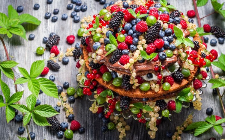 Cake with fruits