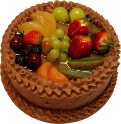 Caramel cake with fruits