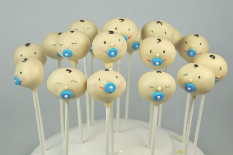 Christening cake pops – little babies