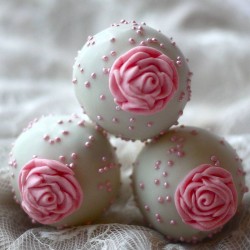 Christening cake pops with roses
