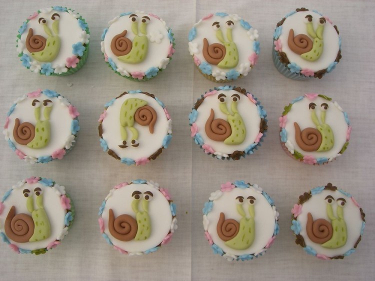 Christening cupcakes with little snail