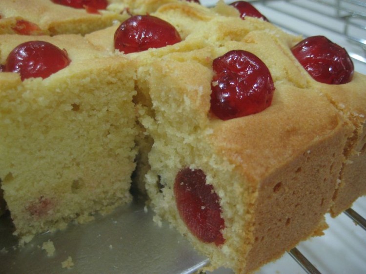 Madeira cake with cherries