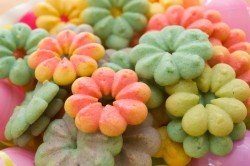 Spritz cookies – coloring flowers