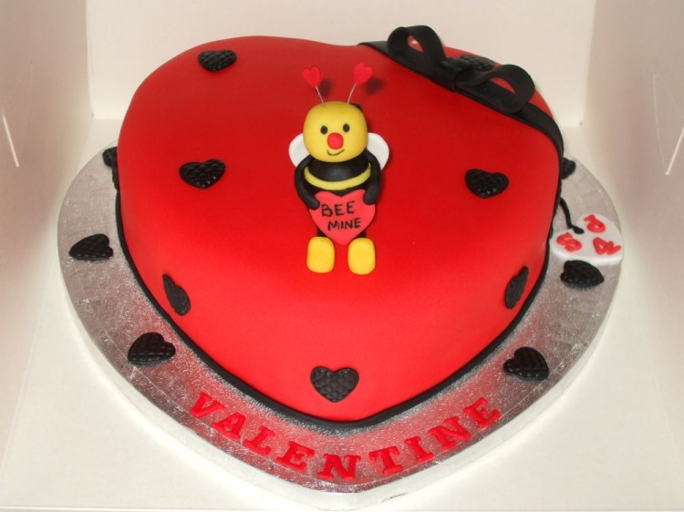 Valentine’s days cake with bee