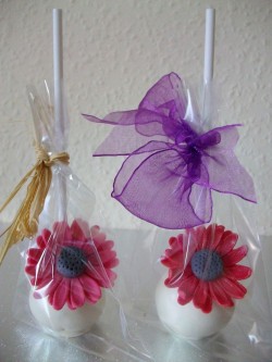 Wedding cake pops with flower