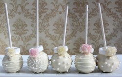 Wedding cake pops with rings