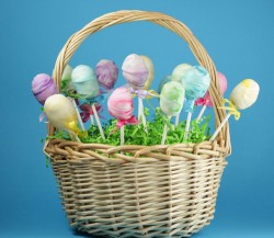 Basket with Easter cake pops