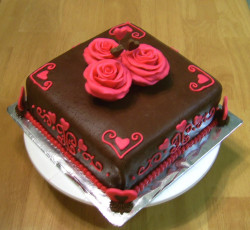 Chocolate cake with roses