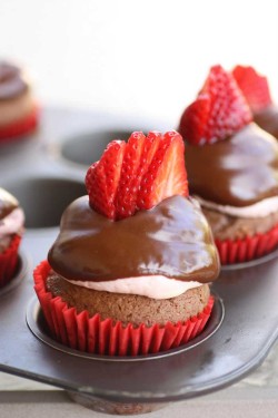 Cupcakes with strawberries