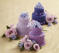 Violet mini cakes