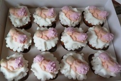 Baby shower cupcakes with babies
