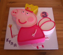 Peppa pig with crown cake