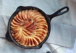 Skillet apple cake