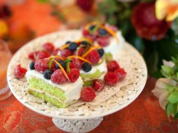 Key lime cake with berries