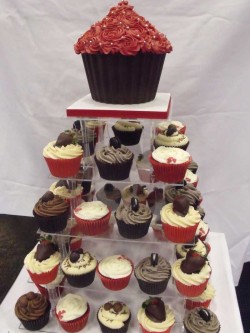 Red wedding cupcakes