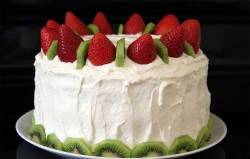 Strawberry and kiwi cake