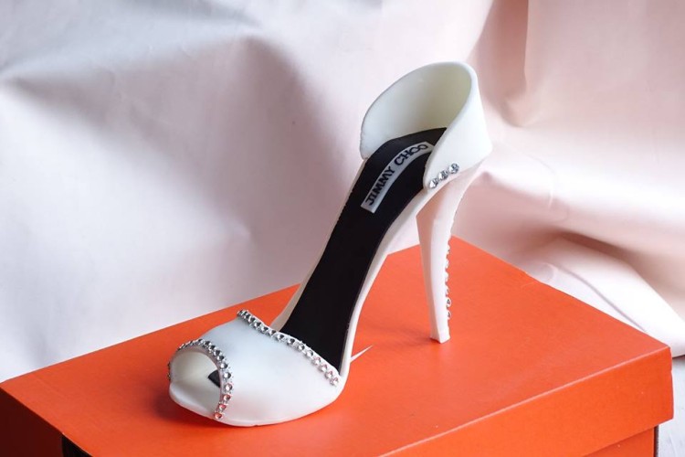 Birthday cake – high heeled shoes