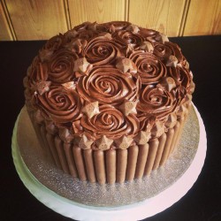 Chocolate Roses Cake