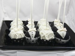 Cute Wedding Cake Pops